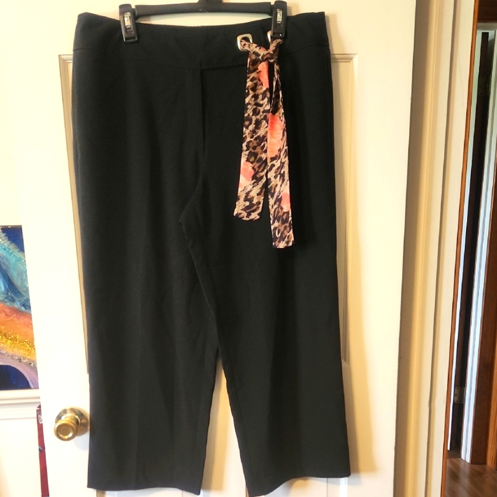 Versailles Black Pants/ Capris with Leopard Print Belt Size 14
